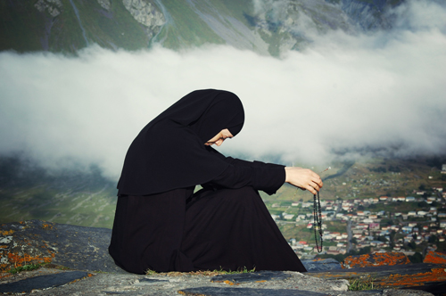 კადრზე შეჩერებული სისხლიანი ლომისობა და დედა სიდონიას გზა მონასტრისკენ Rating